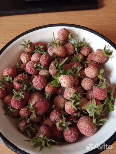 Розовая земляника со вкусом ананаса