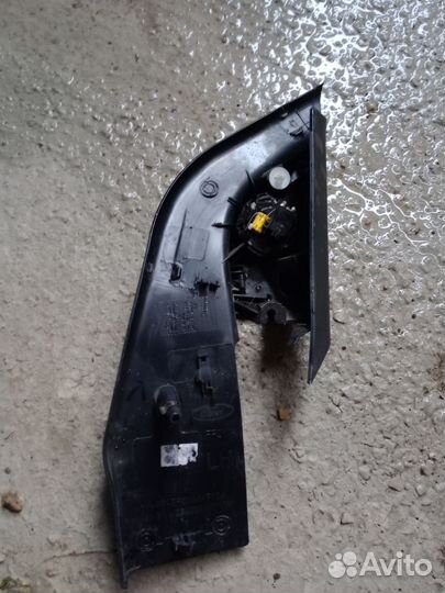 Уголок левой двери Ford focus 2