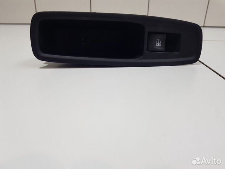 Кнопка стеклоподъемника задняя правая