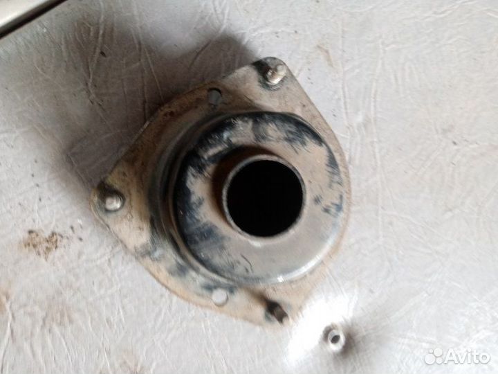 Опора амортизатора Dodge Caravan grand 3.3 1997