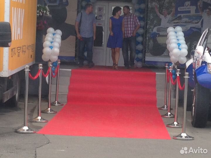 Аренда столбиков и ковровой дорожки