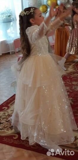 Платье праздничное