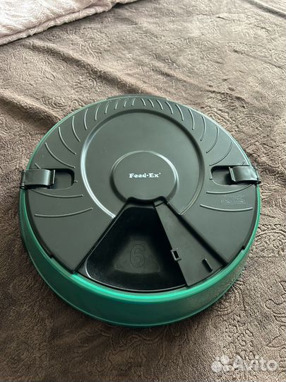 Автоматическая кормушка для кошек и собак