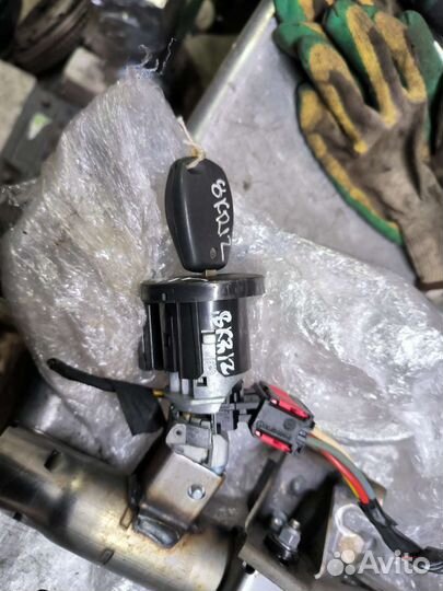 Renault Duster Logan замок зажигания