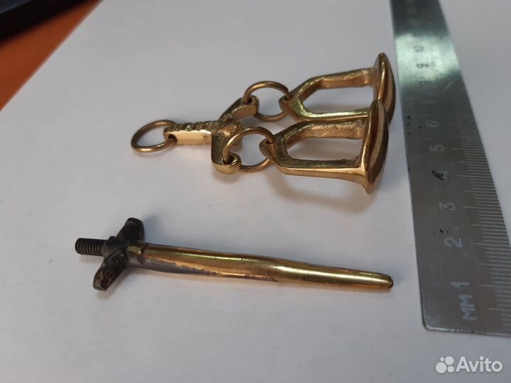 Статуэтка фемида