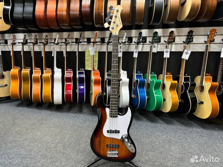 Бас гитара новая