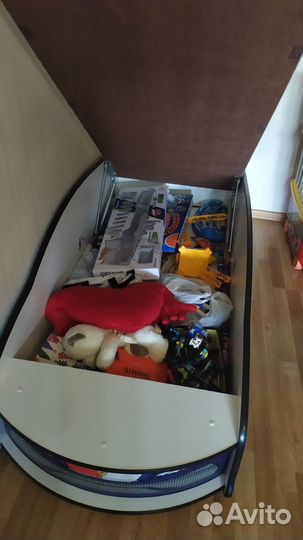 Детская кровать машинка