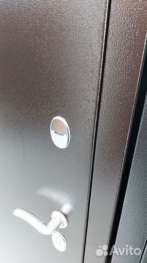 Дверь входная крона Антик 67мм, Венге