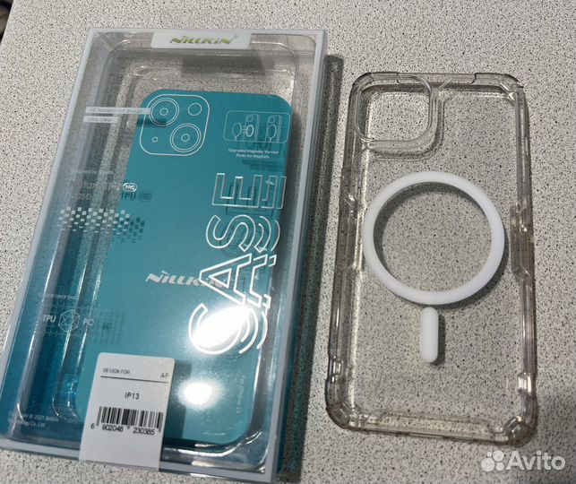 Продаю 5 чехлов на iPhone 13
