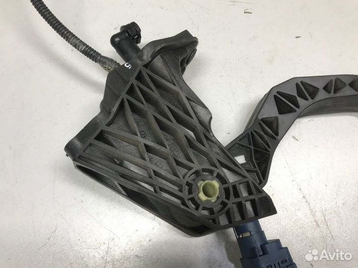 Педаль сцепления Volkswagen Polo V рестайлинг 1.6