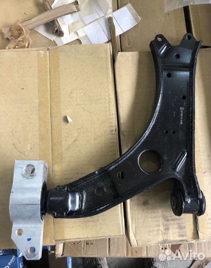 Рычаг передний RH Audi/Seat/Skoda/Volkswagen