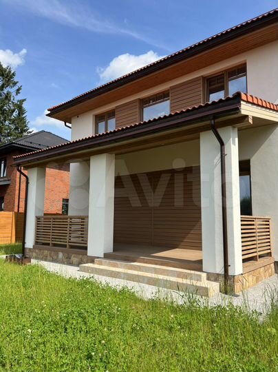 Дом 220 м² на участке 8 сот.