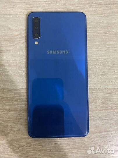 Телефон Samsung Galaxy A7