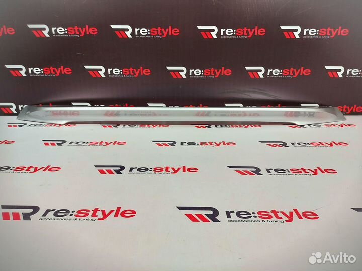 Спойлер Под стекло Lexus LX570 08-15г