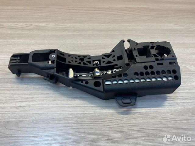 Кронштейн ручки двери левый LADA X-Ray