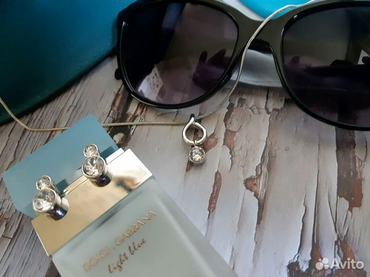 Комплект бижутерии (серьги, подвеска)