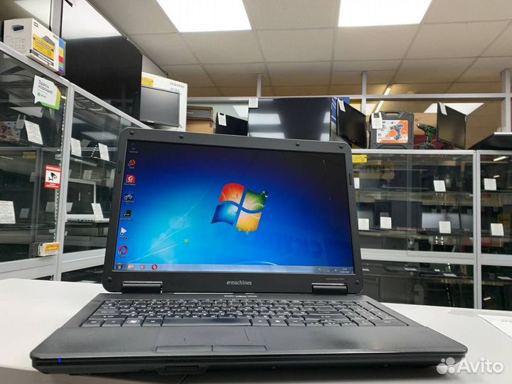 Ноутбук Emachines E527-902G16Mi