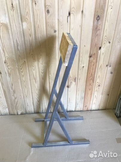 Стойка для хранения лодочного мотора