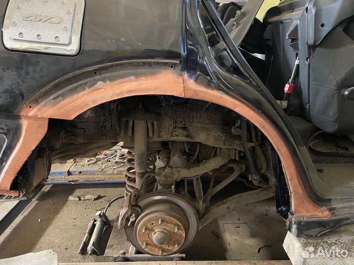 Mitsubishi Pajero 4 арки задних крыльев левый