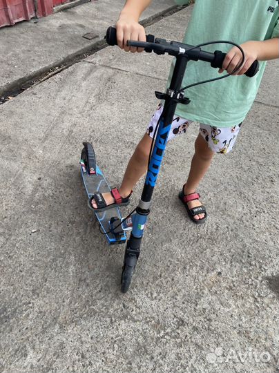 Самокат в отличном состоянии,выдерживает до 90 кг