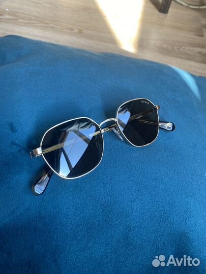 Солнцезащитные очки guess