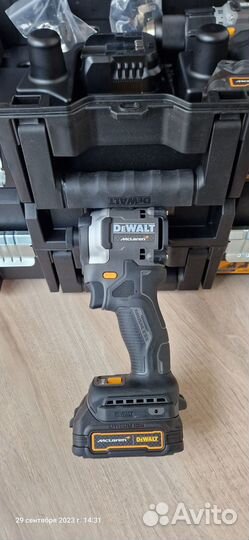 Набор DeWalt DCK200ME2GT McLaren Edition