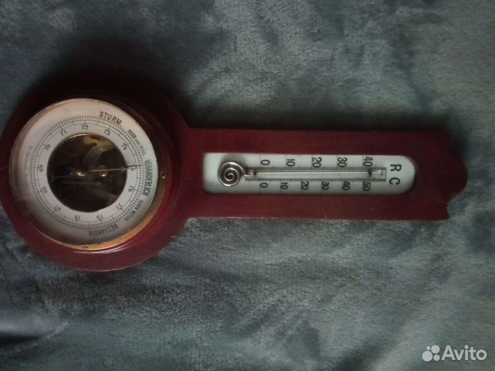 Старинный барометр