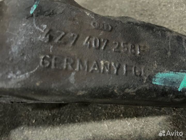 Кулак поворотный передний правый передний правый