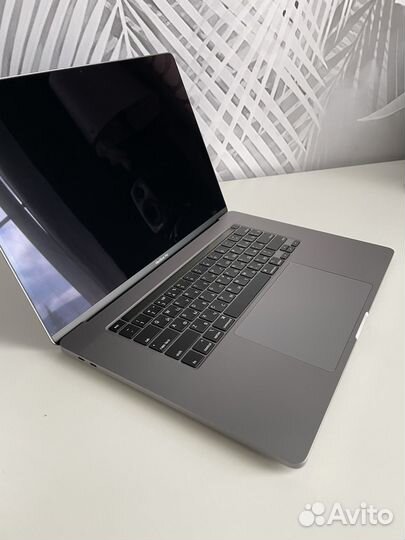 MacBook Pro 16 i9 2.4GHz 64GB 1TB