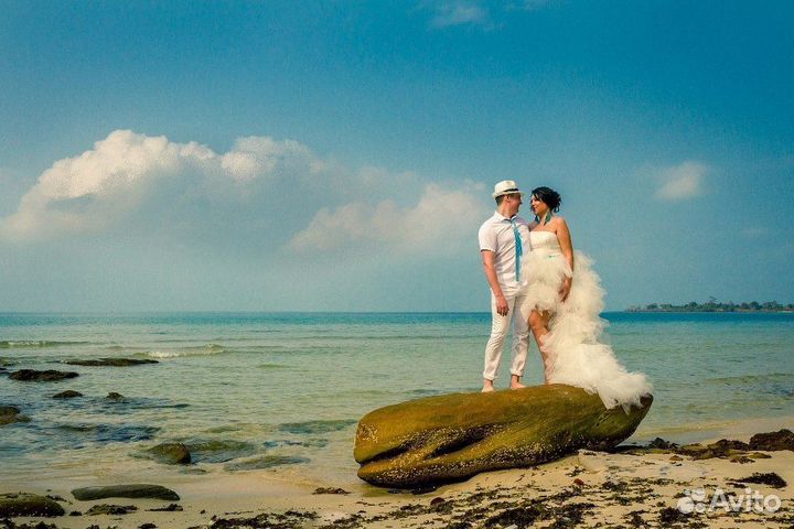 В связи с закрытием салона свадебные платья