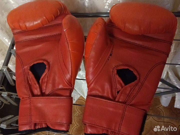 Боксерские перчатки