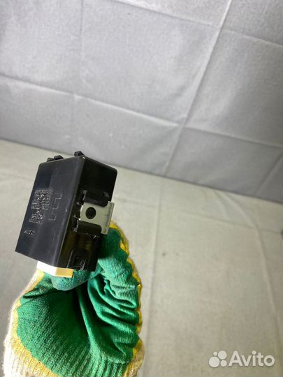 Блок управления замками Land Cruiser 200