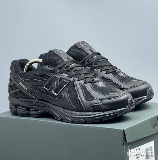 Черные New Balance 1906