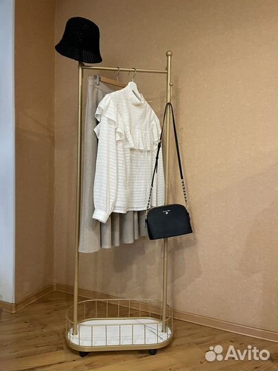 Рейл для одежды