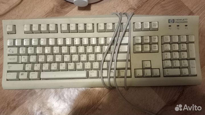 Увлажнитель Deerma и клавиатура Hawlett Packard