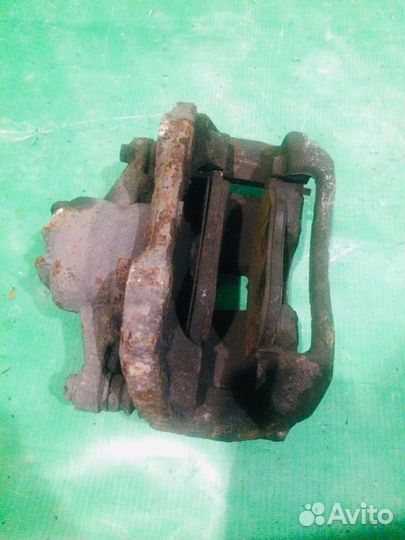 Суппорт передний правый Citroen C4