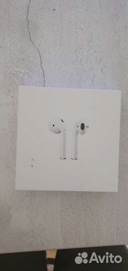 Apple Airpods (2-го поколения)