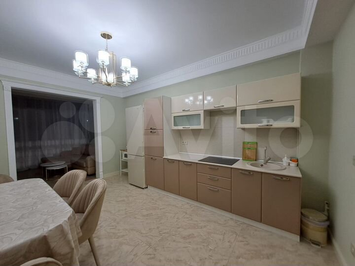 3-к. квартира, 93 м², 8/13 эт.