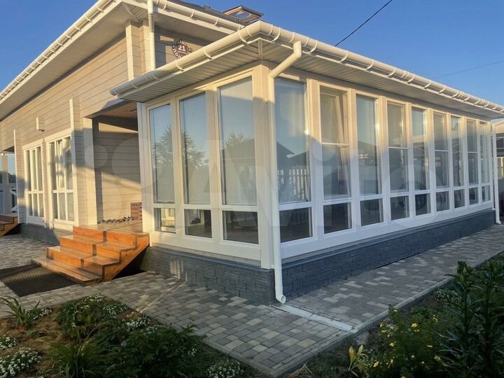 Коттедж 220 м² на участке 8 сот.