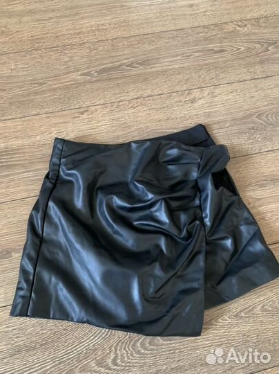Кожаные шорты zara