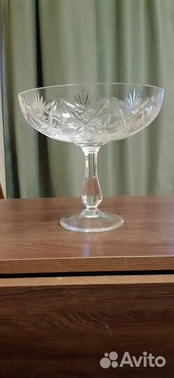 Ваза хрустальная на ножке