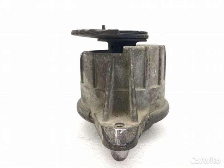 Опора двигателя правая Mercedes-Benz C-Class W204