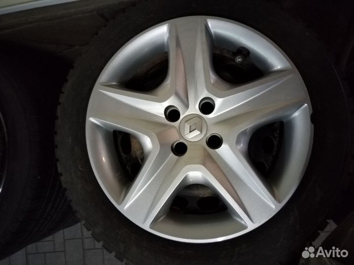 Колпак колеса r16 автомобиля Renault