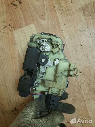 Замок водительской двери шкода октавия тур