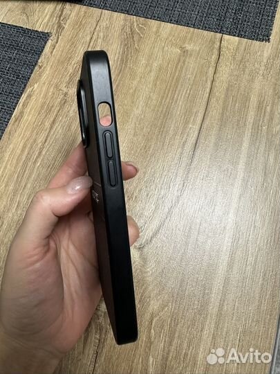 Чехол на iPhone 13 pro guess