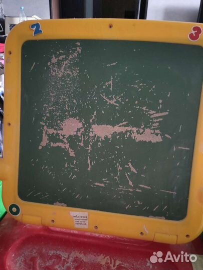 Столик парта и мольберт