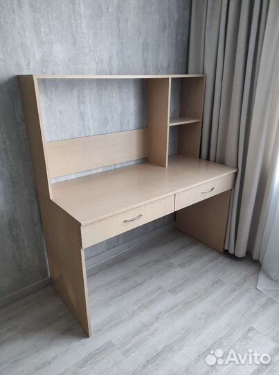 Письменный (компьютерный) стол