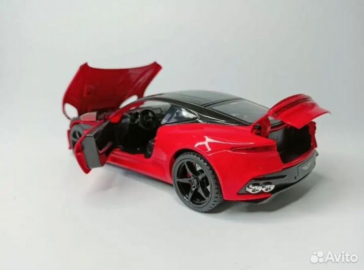 Модель Aston Martin