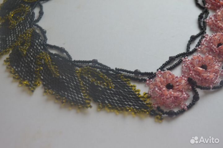 Колье с цветами