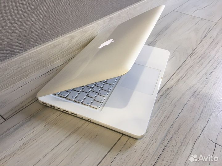 Apple MacBook A1342